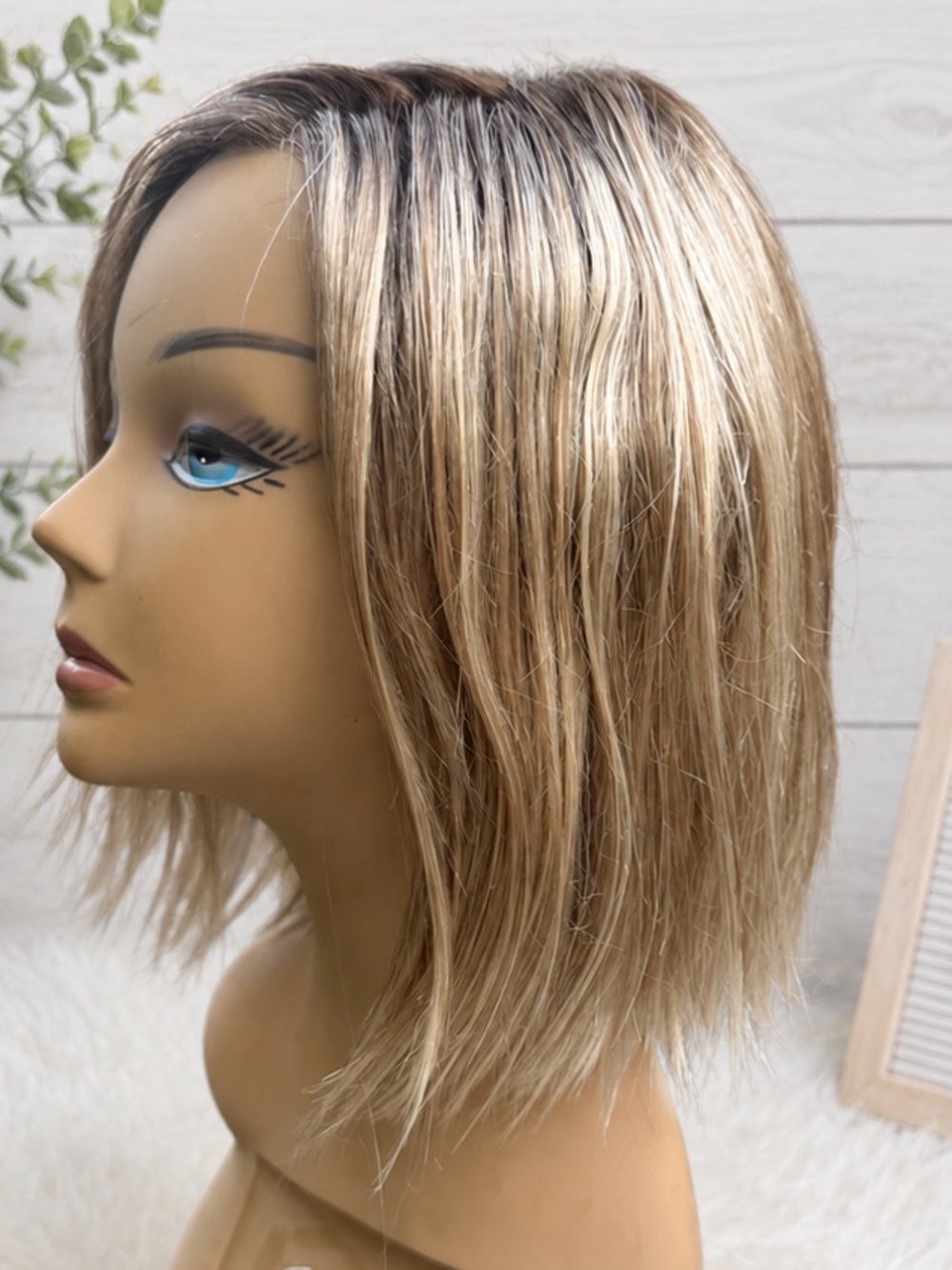 Estetica Lace Front Wig RH1488RT8 Rooted Blonde EUC + Storage Case - Picture 5 of 11